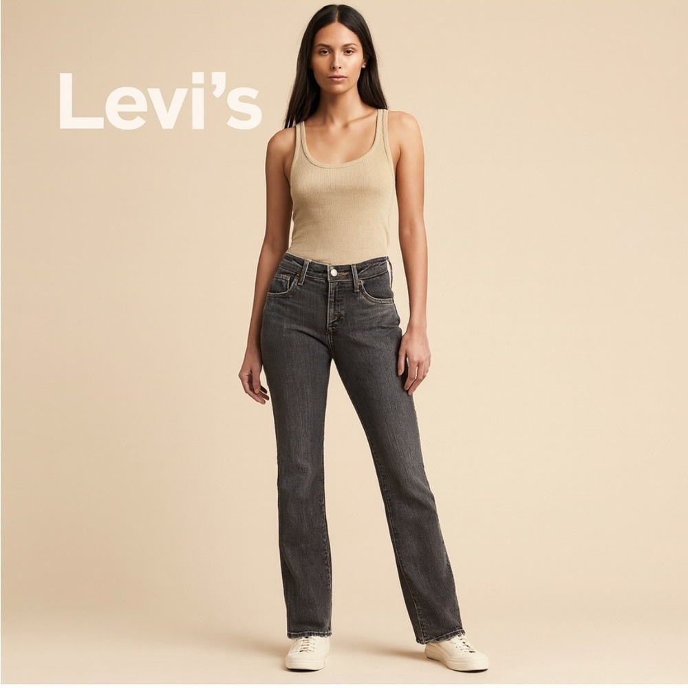 Levi's Women's Straight Leg Jeans in Charcoal Size 7